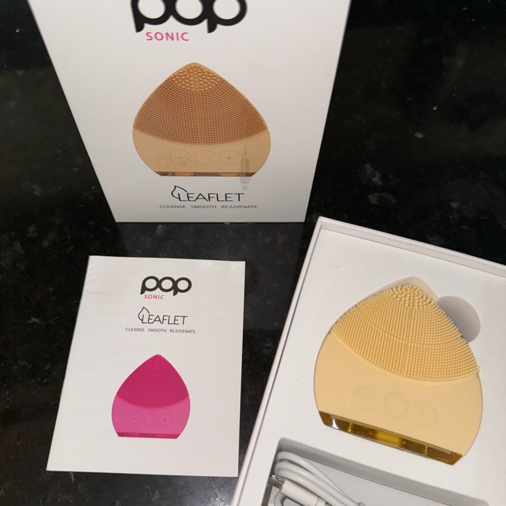 Leaflet Facial Cleansing Brush - Gold